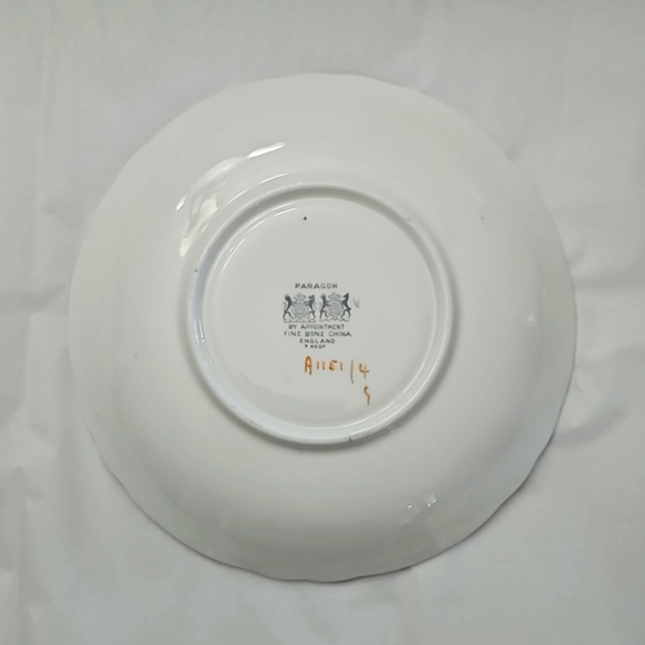 Gorgeous, Rare, "To the Bride" cup and saucer by Paragon. - Picture 6 of 9